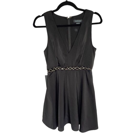 Marciano Dresses & Skirts - NWT Marciano Sleeveless Black V-neck Dress w/ Chain Accent - Size 6